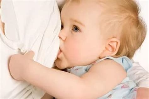 Rüyada erkek bebek emzirmek ve sütün aktığını görmek